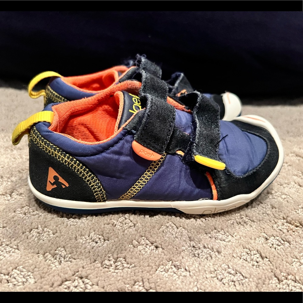 Plae Velcro shoes